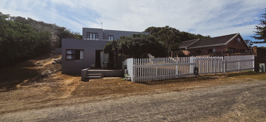 4 Bedroom Property for Sale in Boknesstrand Eastern Cape
